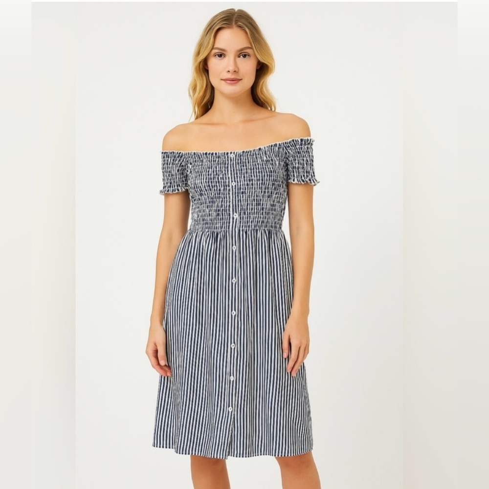 NWOT Abercrombie Navy and White Off-Shoulder Striped Smocked Sundress M